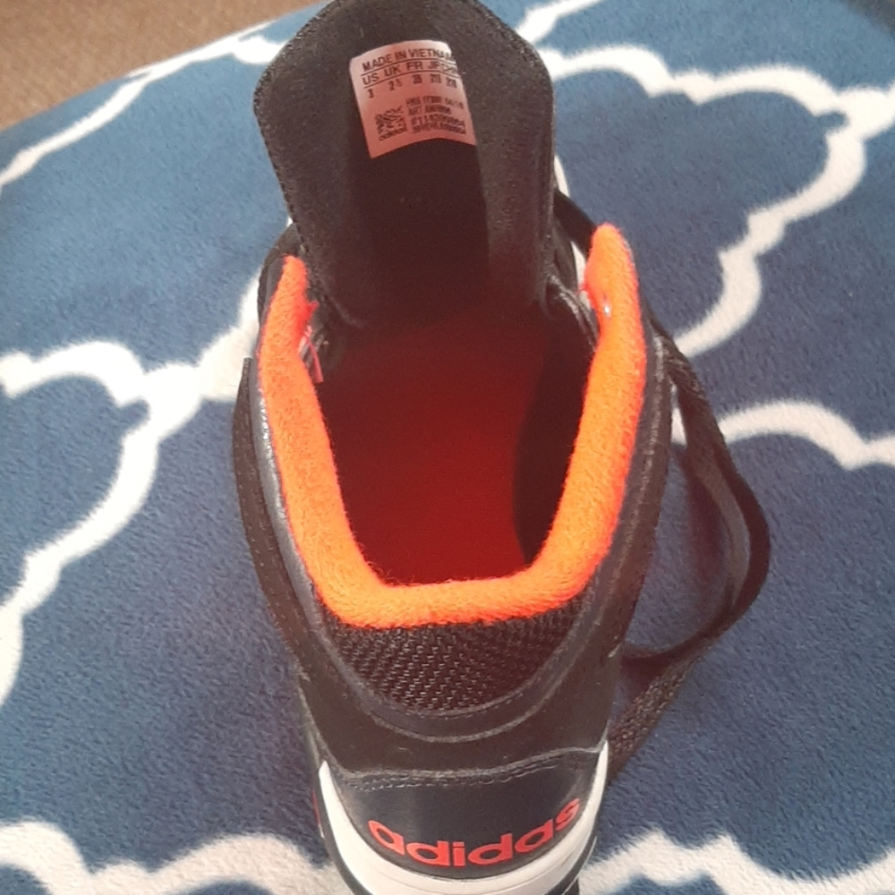 Kids Adidas shoes - Picture 4 of 4